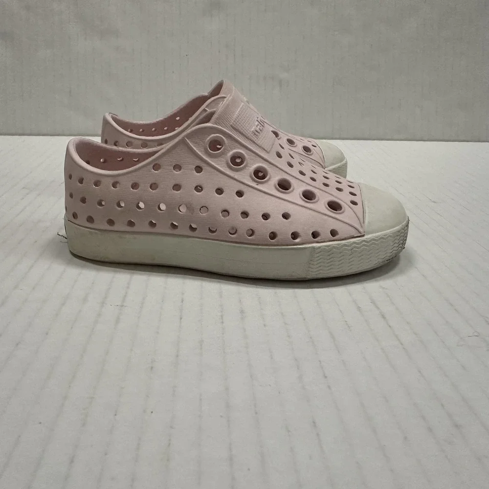 Native Jefferson Slip On Shoes Girls Size 5 Pink Slip On Perforated Rubber Water